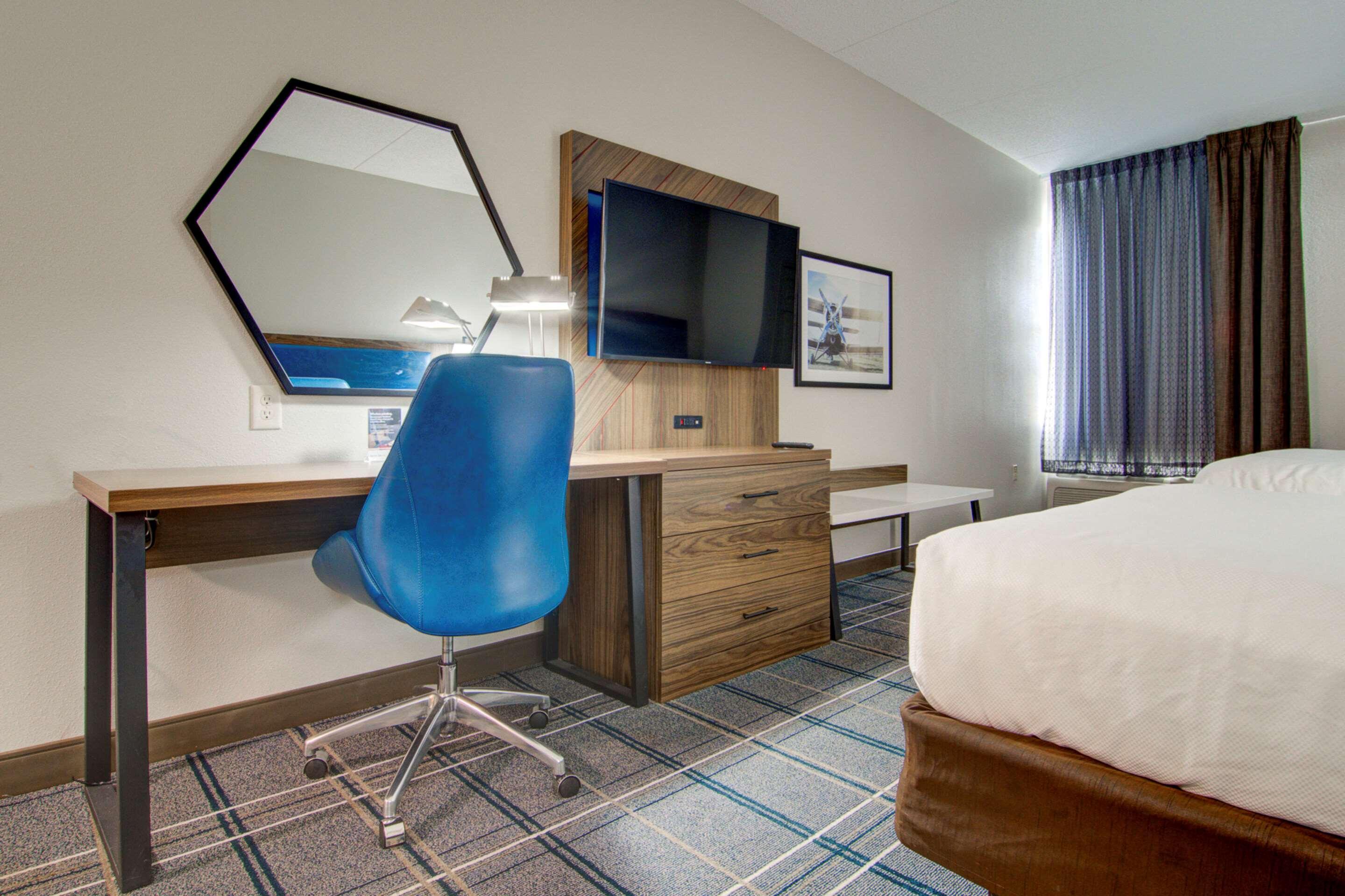 Comfort Suites Newport News Airport Extérieur photo