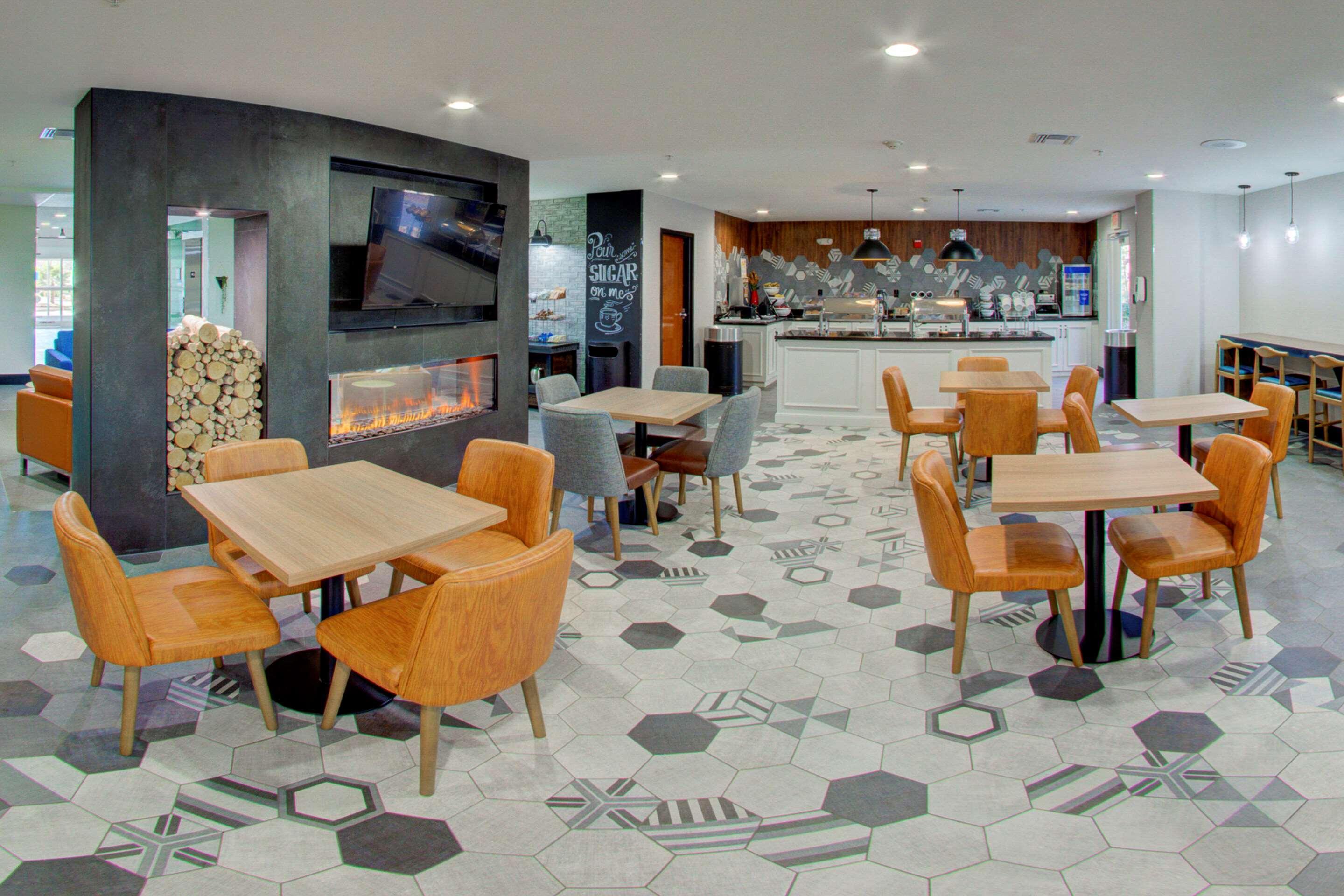 Comfort Suites Newport News Airport Extérieur photo