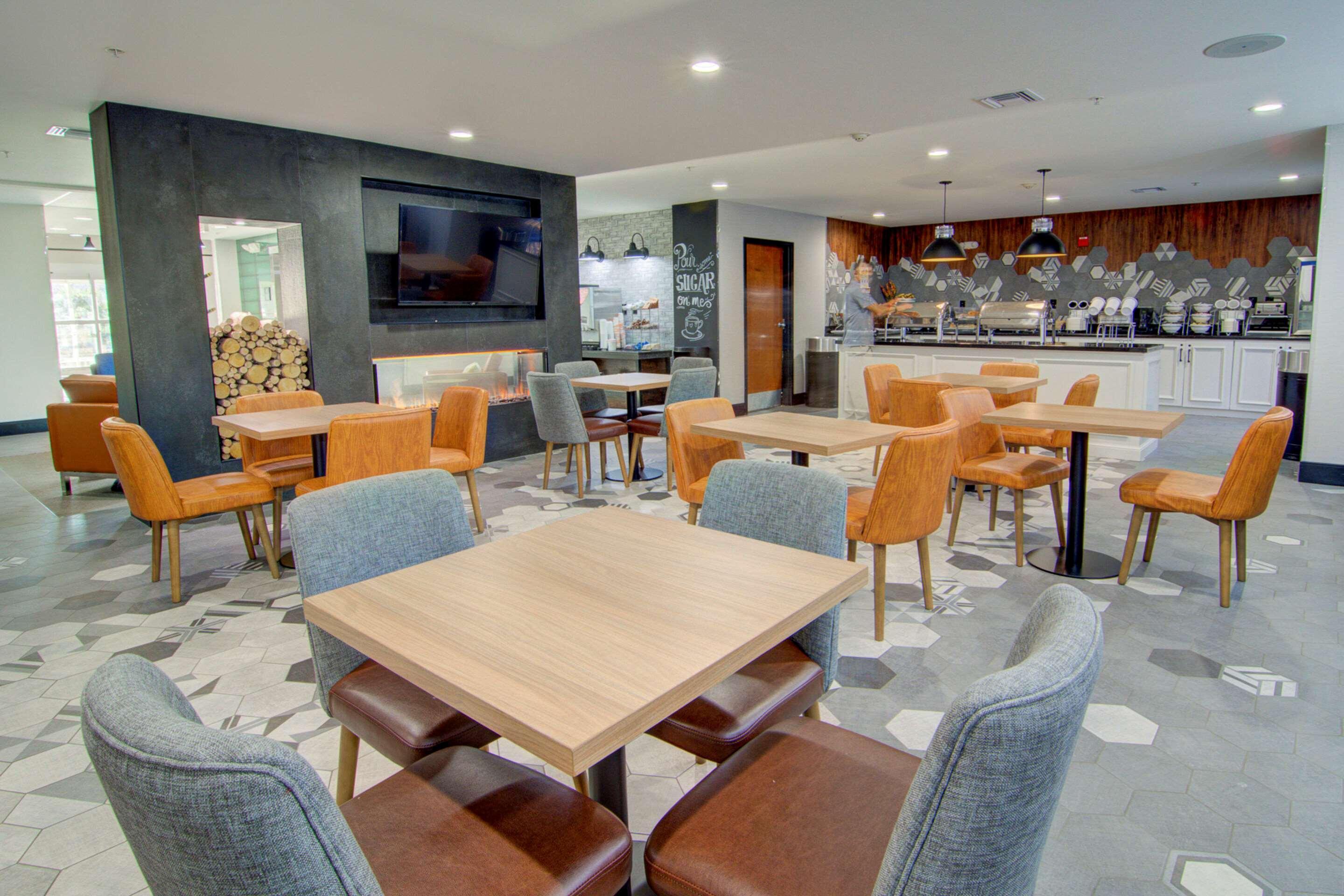 Comfort Suites Newport News Airport Extérieur photo