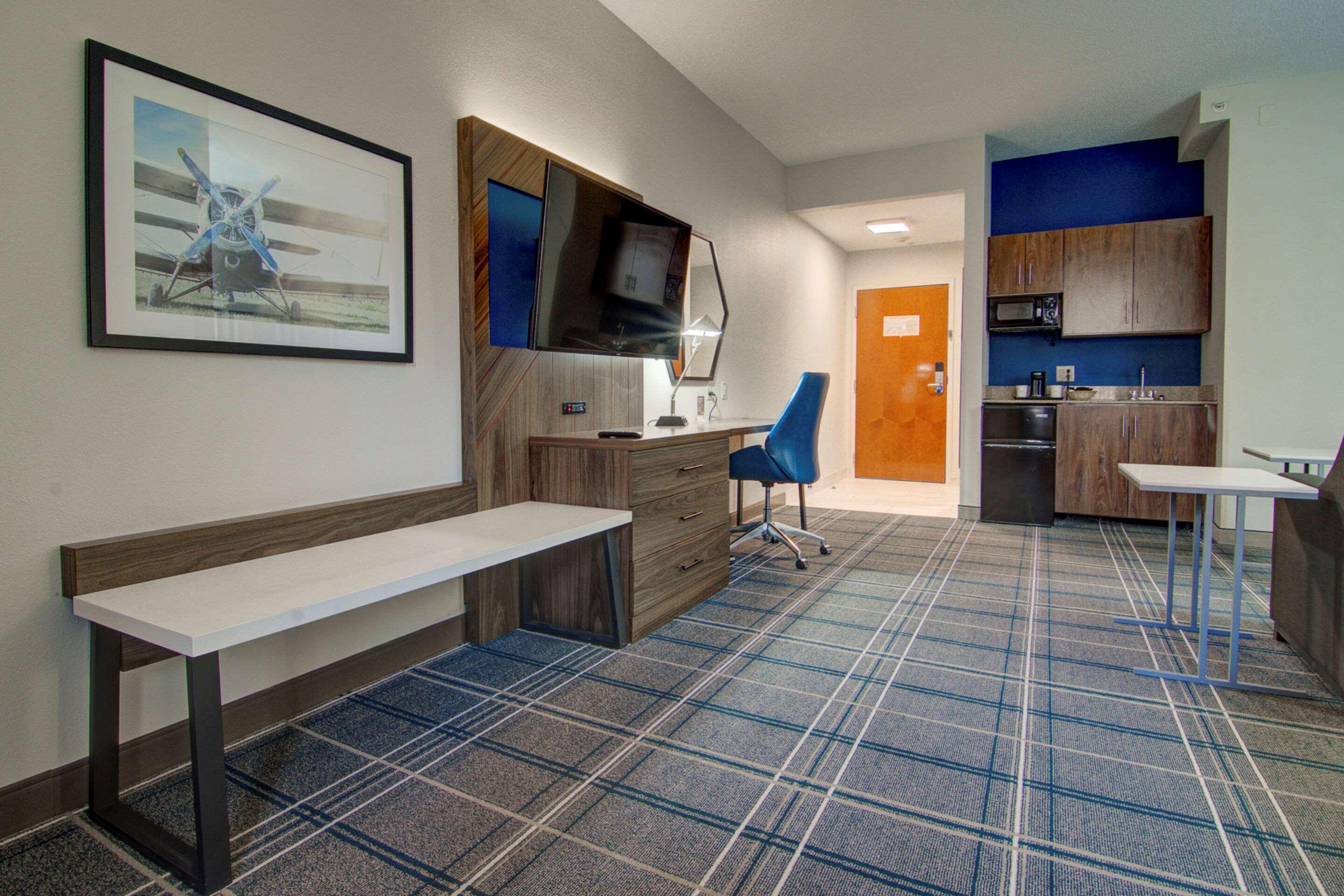 Comfort Suites Newport News Airport Extérieur photo