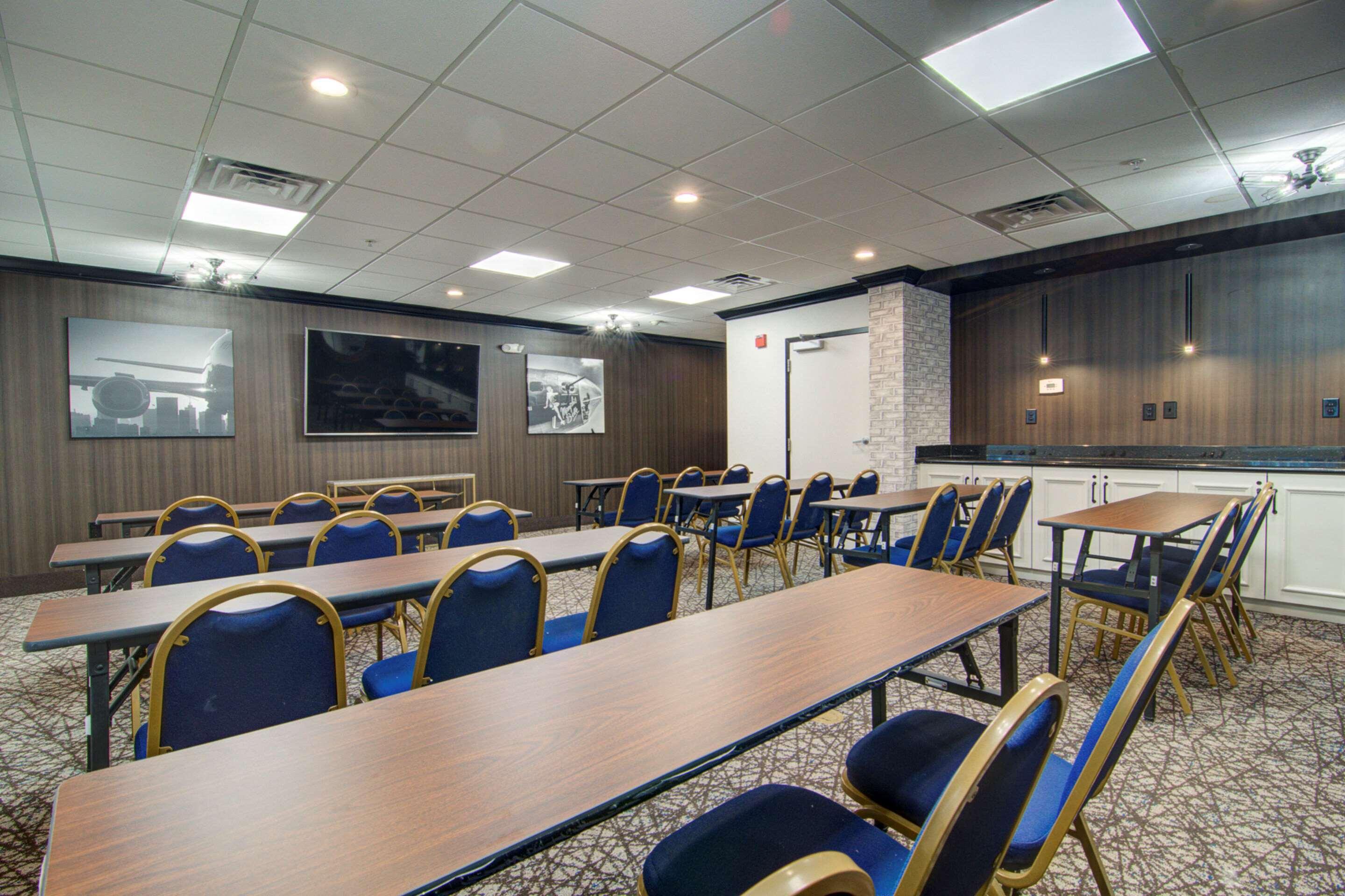 Comfort Suites Newport News Airport Extérieur photo