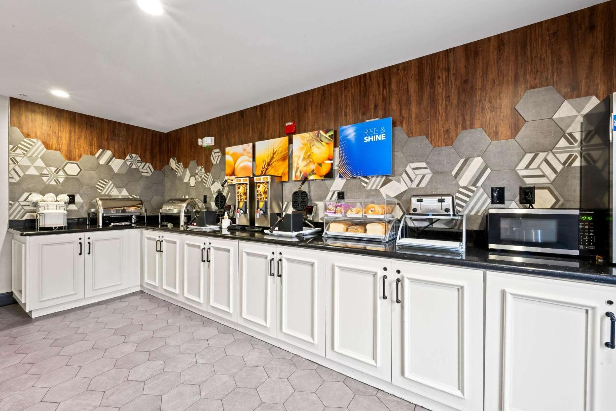 Comfort Suites Newport News Airport Extérieur photo
