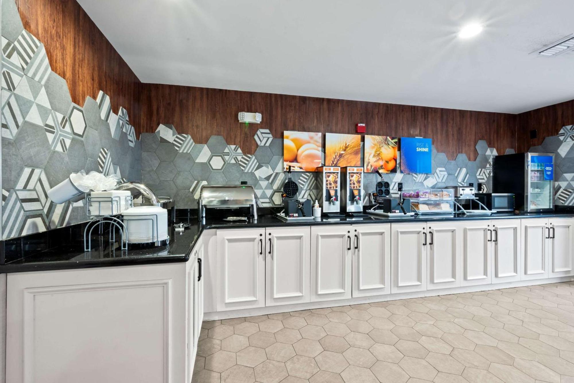 Comfort Suites Newport News Airport Extérieur photo